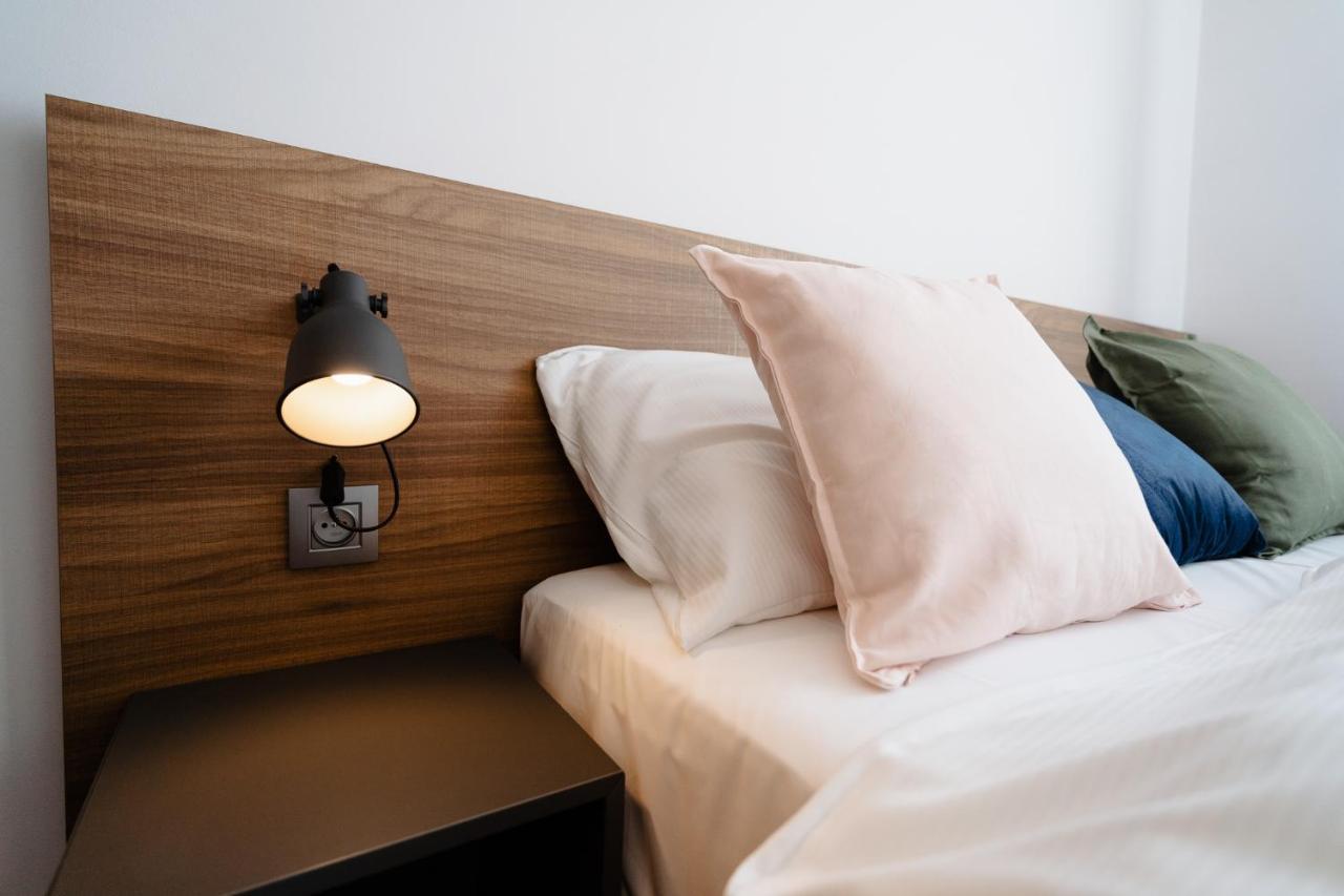 Elegant Very Berry In Center By Renters Apartamento *